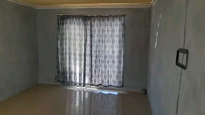 Garage size room available for rental r1600 e  in Protea Glen