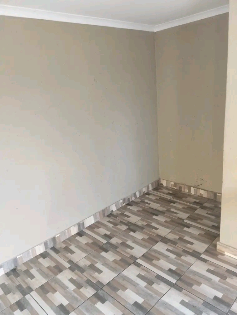 Bachelor room to let water and electricity in  in Kenilworth