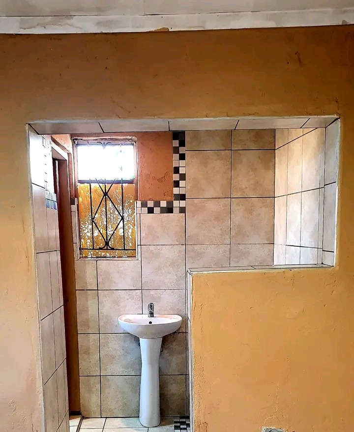 A beautiful spacious garage ensuite available  in Chiawelo