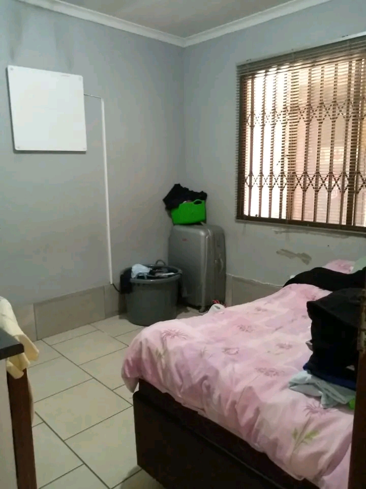 Property available for rental
area : soweto  in Pimville
