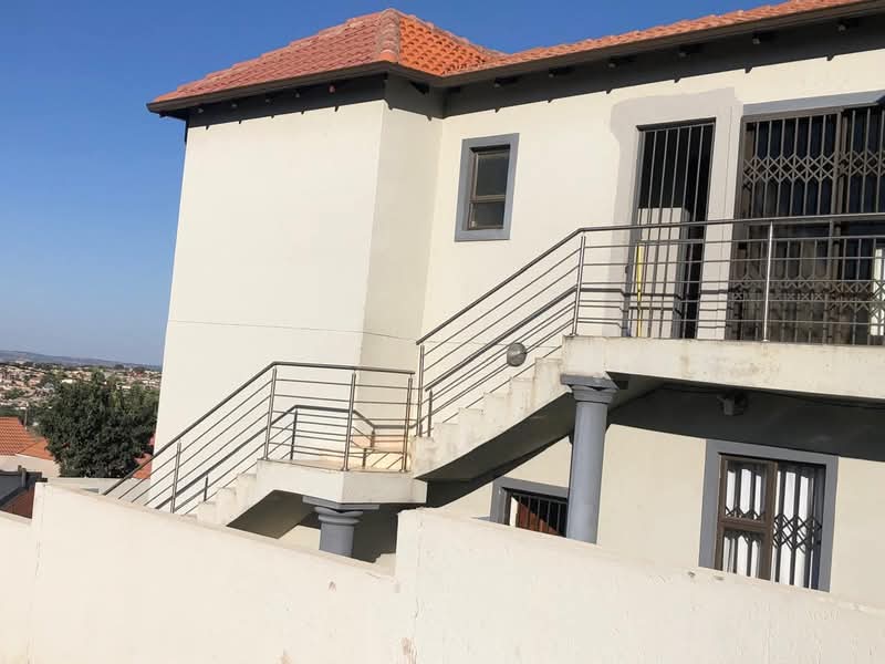 7 bedroom house for sale in ext 10. going for  in Cosmo City