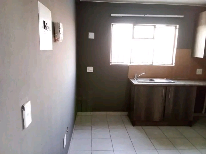 A small bachelor pad in ext 6 is available fo  in Cosmo City
