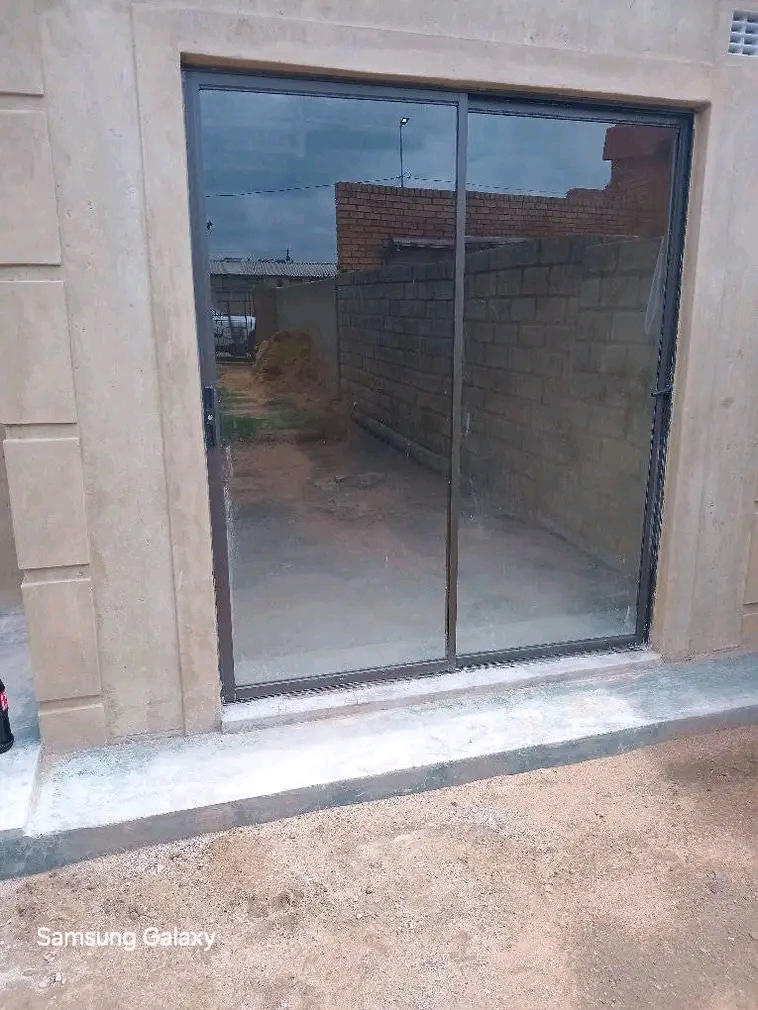 Newly built rooms available for rent located   in Meadowlands