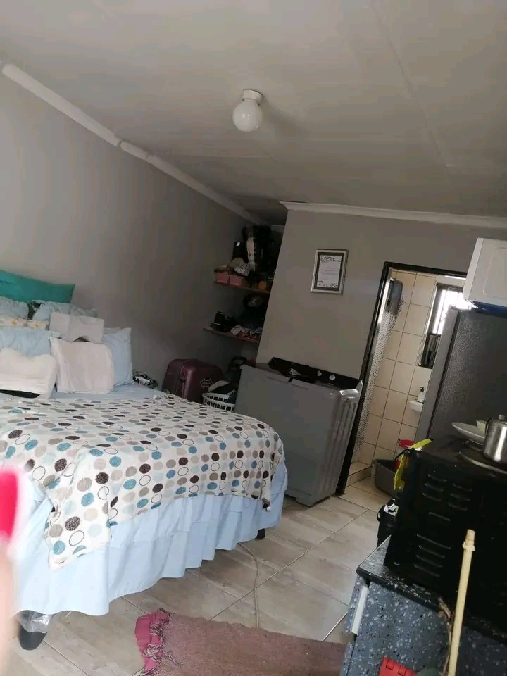 Bachelor room available for rental at maphang  in Katlehong