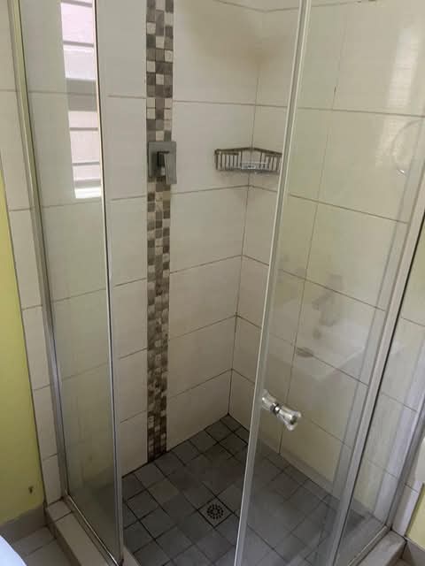 Bachelor available for rental r4200
all incl  in Cosmo City