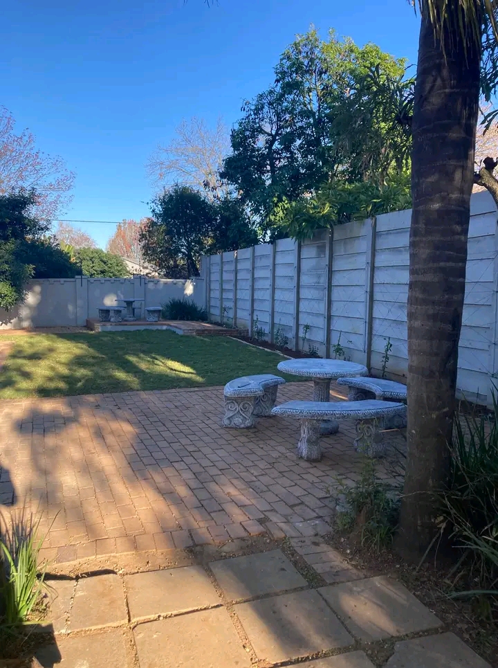 Room to rent in house-share, r4,350.00, for a  in Ferndale
