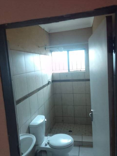 3 fitted bedrooms townhouse consists of fitte  in Norkem Park