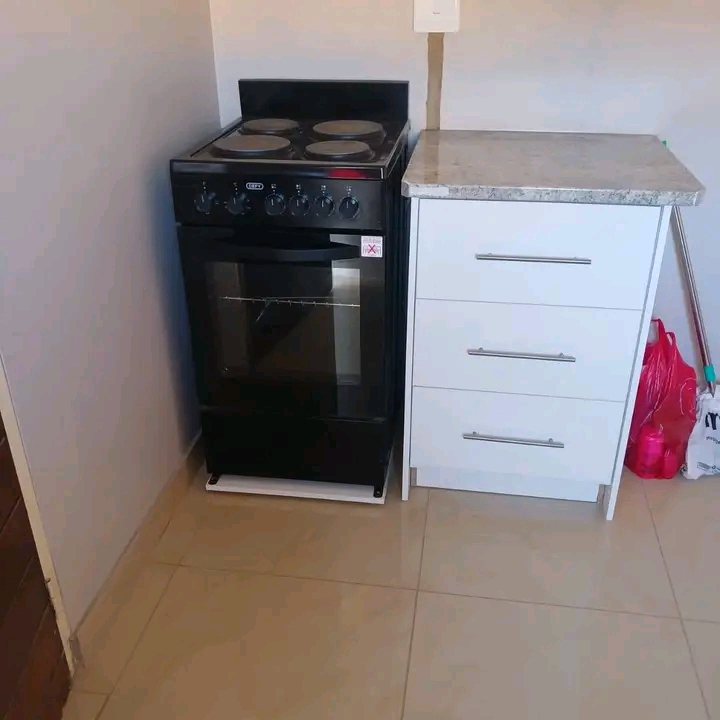 2 bedroom house -with 2 outside rooms -to ren  in Clayville