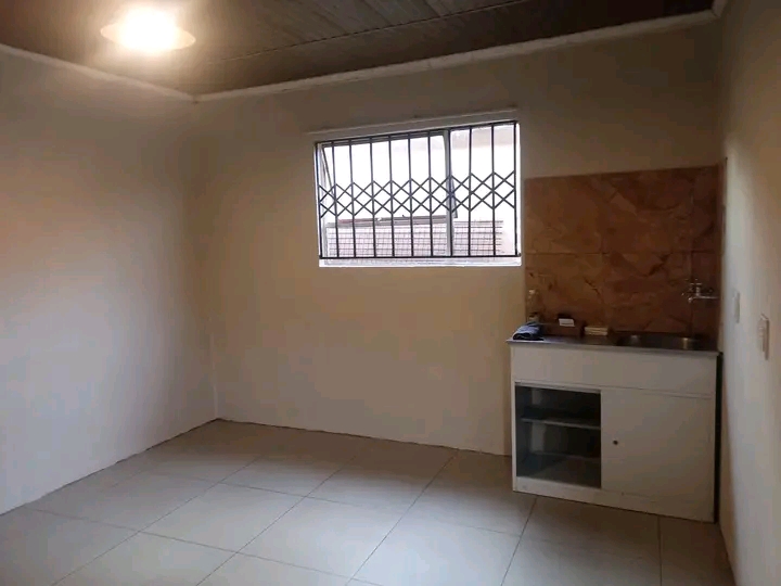 Room available immediately at ext 3, 4618 usi  in Protea Glen
