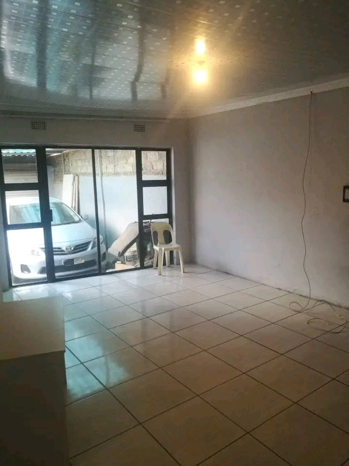 Big ensuite available immediately in zone 5 n  in Meadowlands