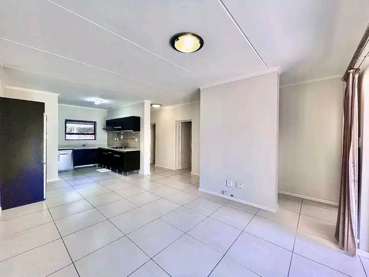 **3 bedroom 2 bath apartment for rent for r12  in Fourways