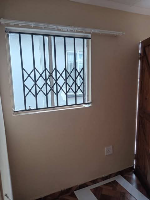 2 rooms available in allendale next to tallga  in Allandale
