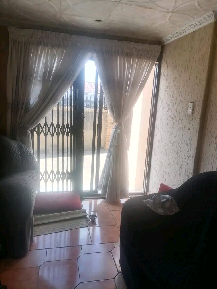House available for rent
rental: r5000 per m  in Pimville