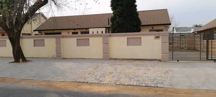 🚨paving will be painted 🚨
area:leondal  in Leondale