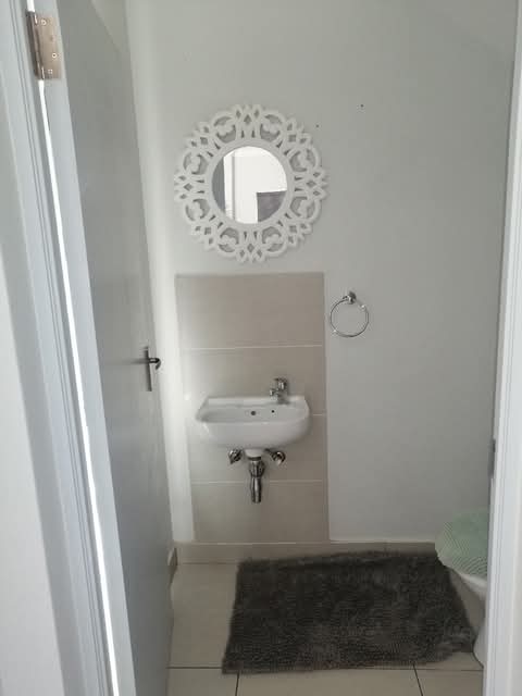 3 bedroom house with a swimming pool availabl  in Centurion