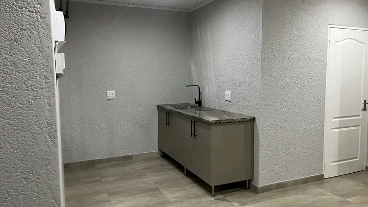 House and rooms situated house r5000 rooms r2  in Naledi