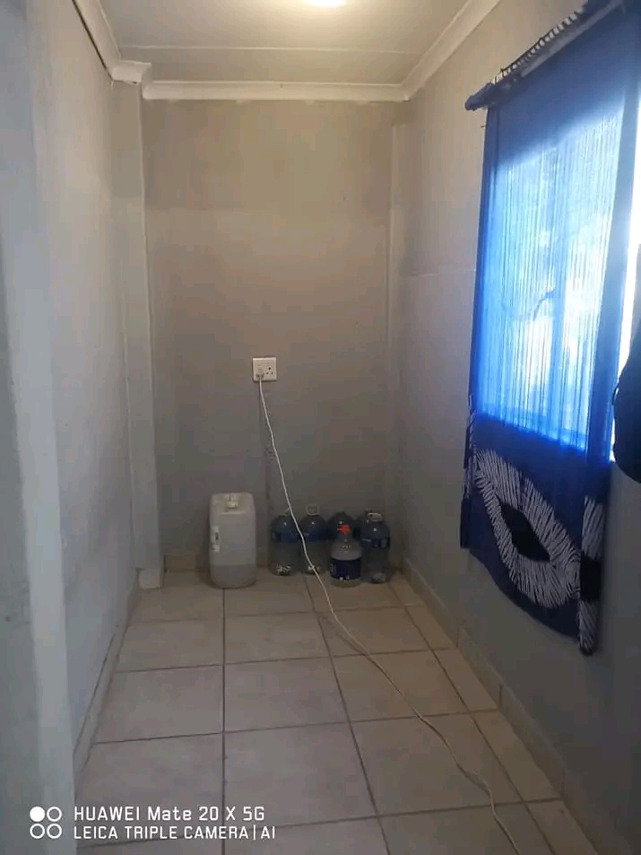 1 bed cottage available 
rent is r4950 depos  in Randpark Ridge