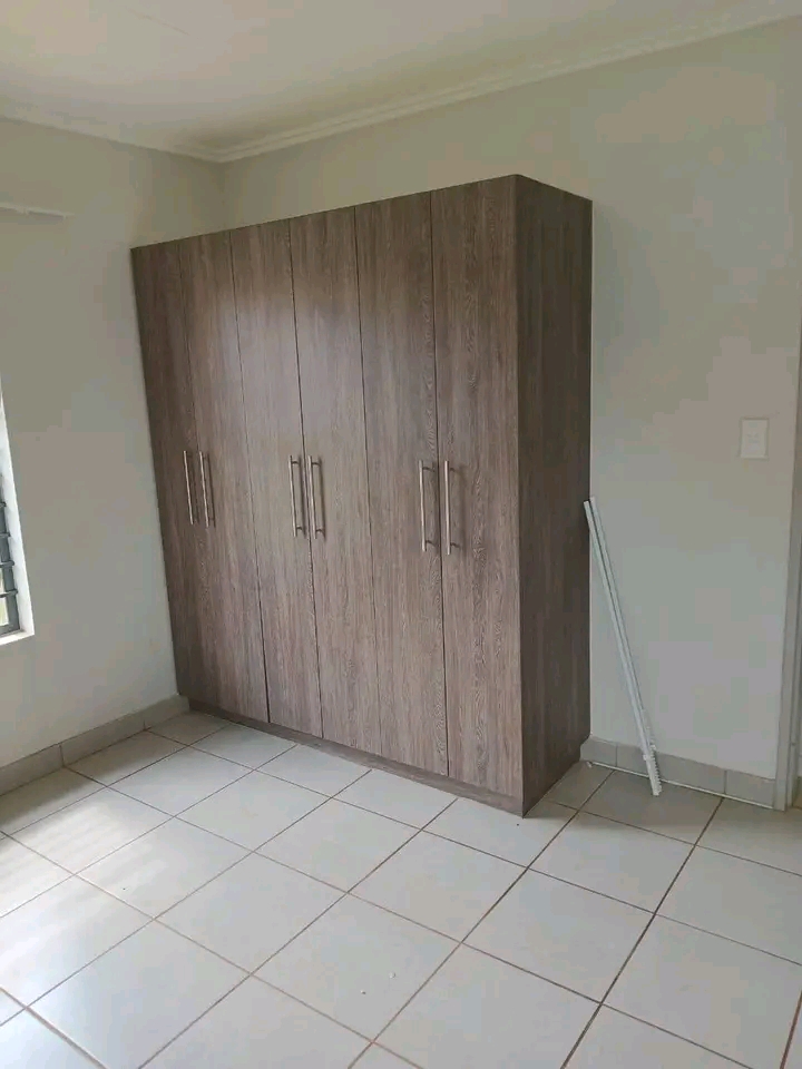3 bedroom house to lease in 44 for r6500

f  in Soweto