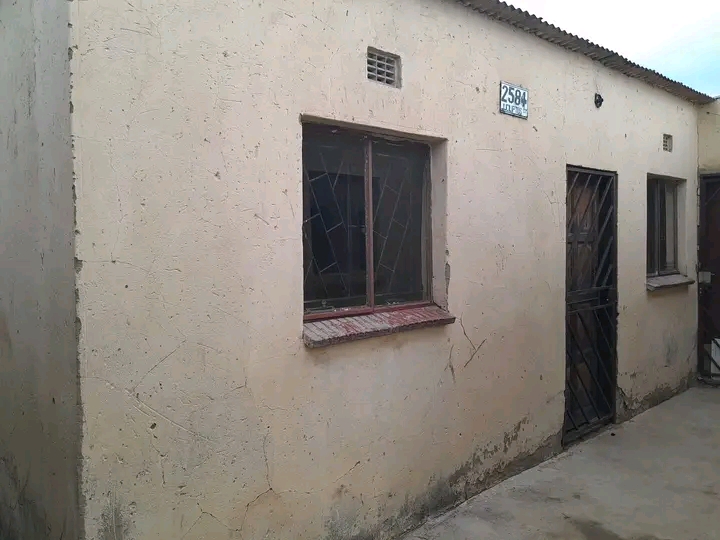 2 room available in geluksdal ext 02 , it ill  in Tsakane