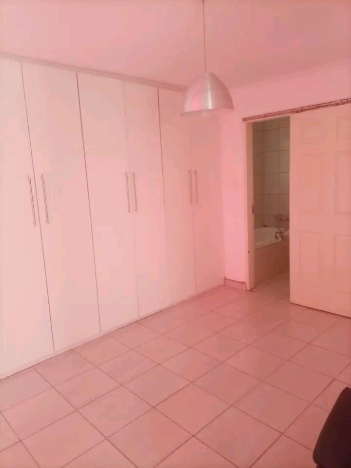 Charming 2 bedroom cottage available
discove  in Kensington