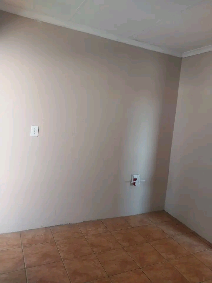🏡 medium-sized room to rent in zola 1 , so  in Zola