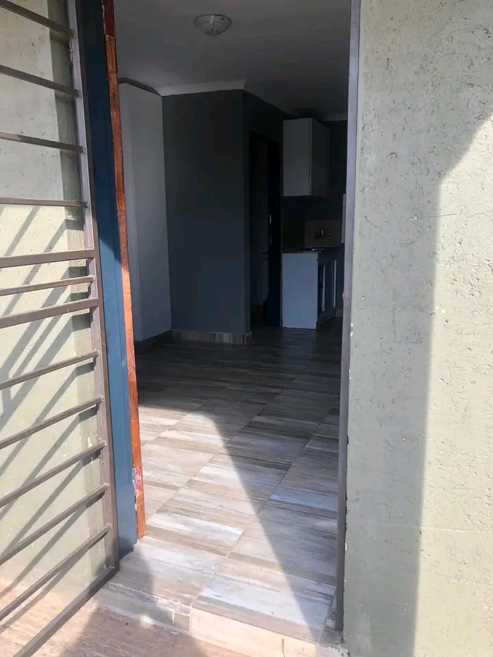 En-suite room to rent at extension 40 for r23  in Protea Glen