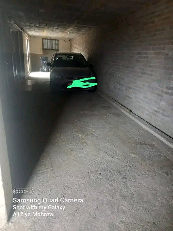 Garage zone 6 up fire rental 1600 and deposit  in Meadowlands
