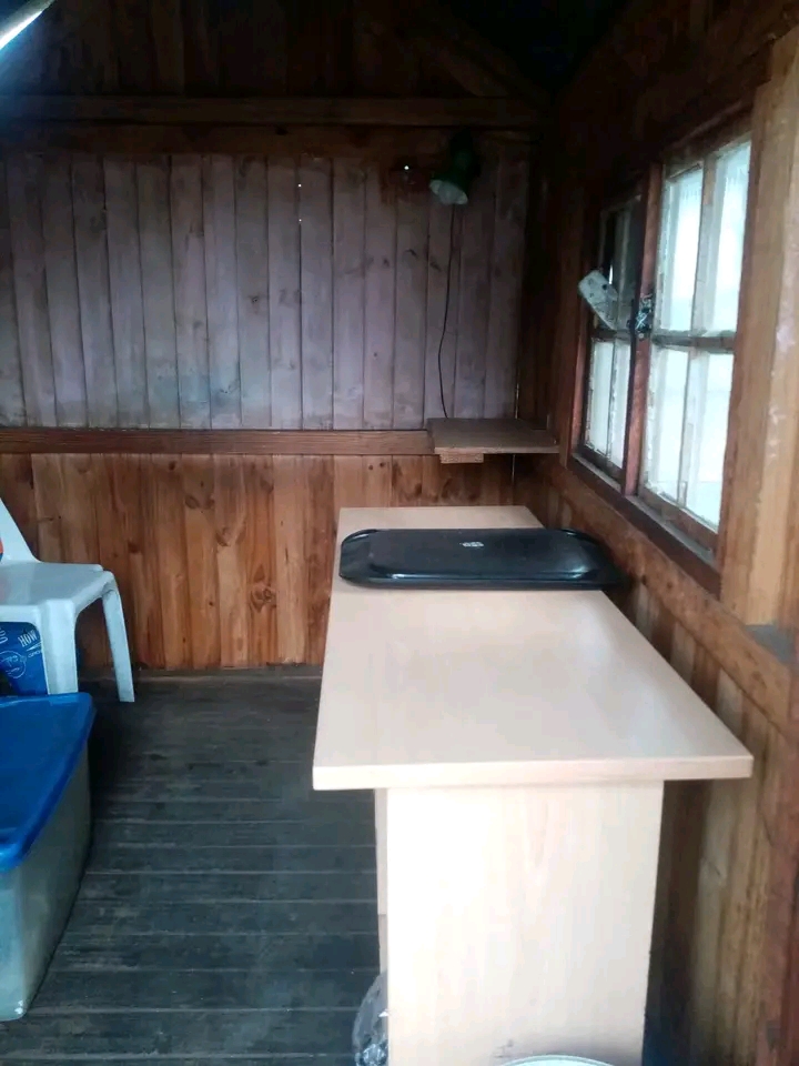 Kota shop for rent r1000 call or whatsapp  in Rosettenville