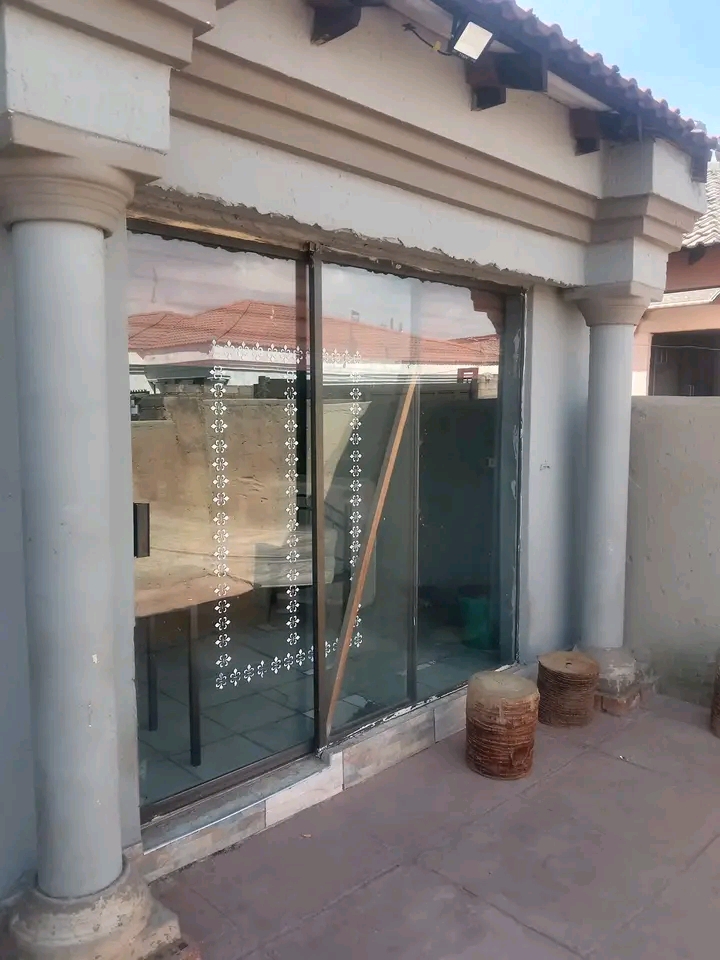Room available to rent....i have a spacious r  in Vosloorus