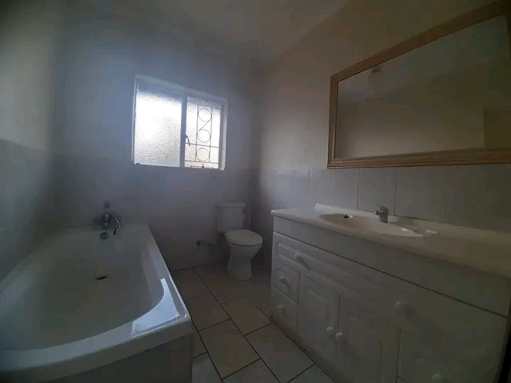 2 bedroom granny flat with open plan kitchen,  in Kempton Park