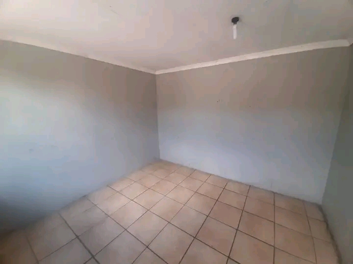 Standard room in ext 2
immediately available  in Ebony Park