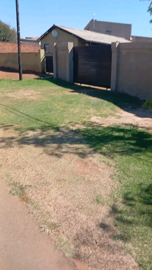 - 2 bedroom house available to rental at zone  in Pimville
