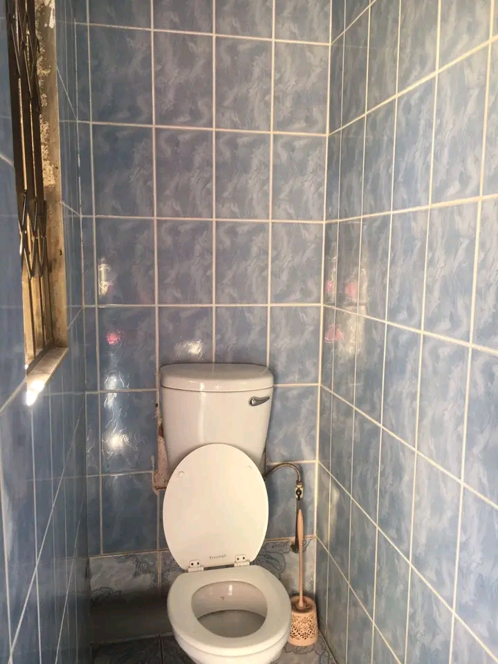 Garage size room rent r2000 deposit r2000
ou  in Protea North