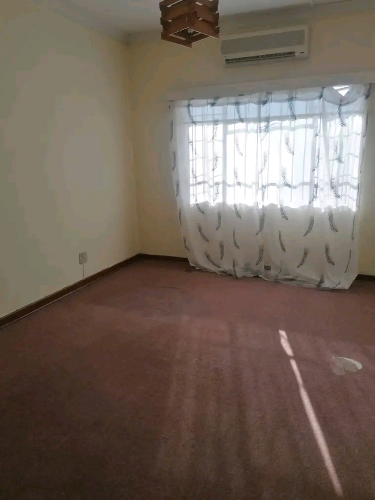 Inside room to rent: 1st march 2025 sharing k  in Southdale