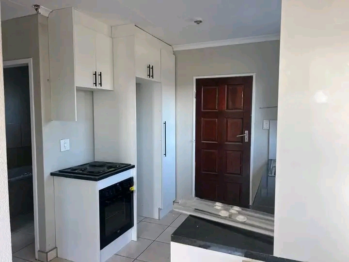 3 bedrooms with bic 
lounge 
kitchen with b  in Windmill Park