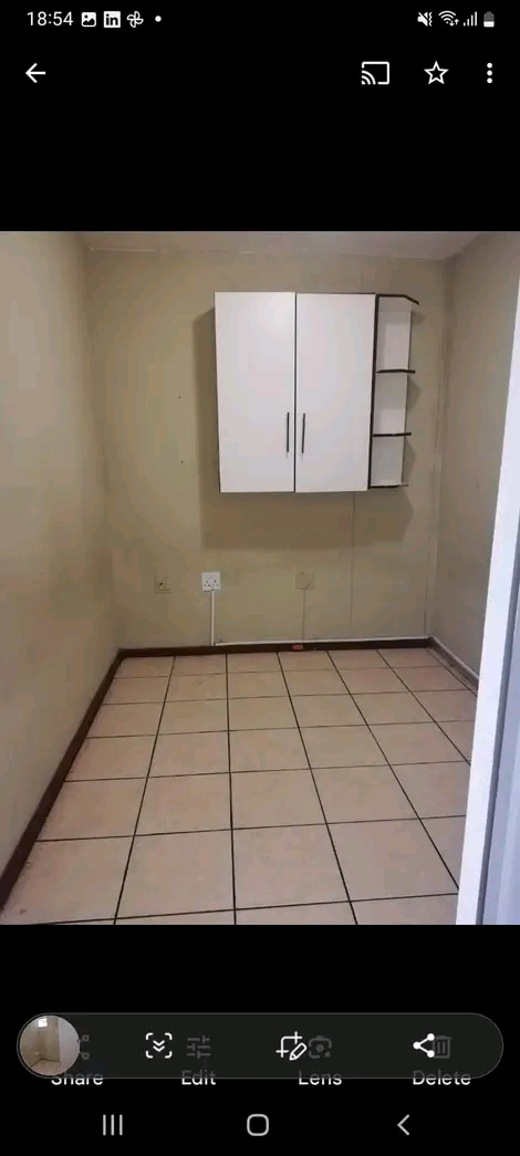 Room to rent around  pretoria
aqua villa fla  in Sunnyside