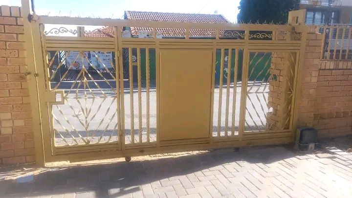 Room to rent in ext 8 as from 01 april 2024,   in Cosmo City