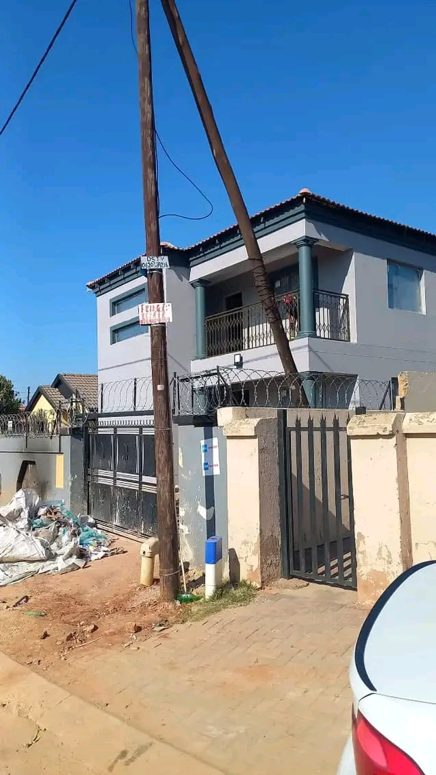 Cottage available immediately at ebony park�  in Ebony Park