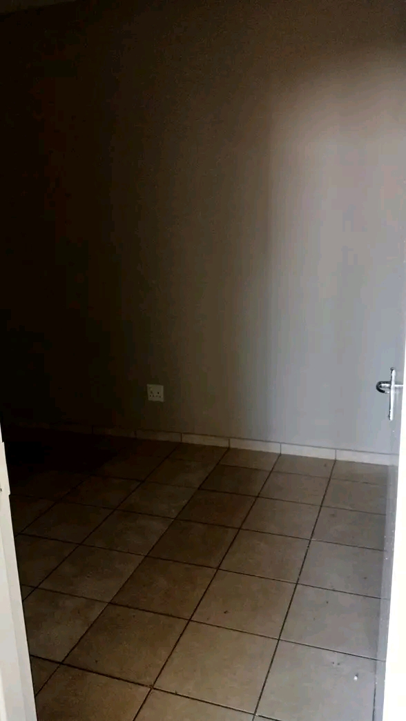 Flats and rooms available at  turf centre 82   in Turffontein