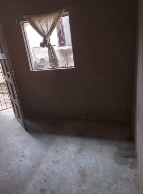Room to rent available 1200 including electri  in Tembisa