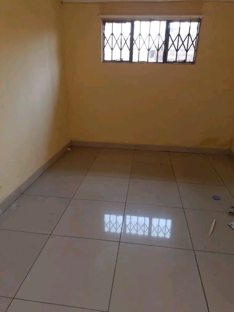Garage-size room for rent extension 25

�  in Vosloorus