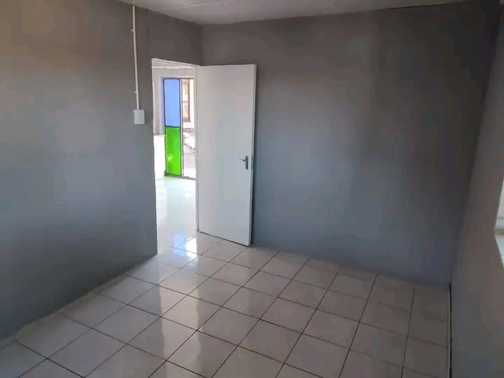 2 bedroom townhouse to rent at thabeng ❗
r  in Birchleigh North
