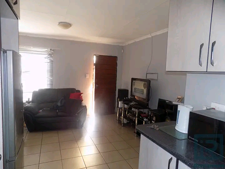 2 bedroom house available now to rent
rent:   in Protea Glen