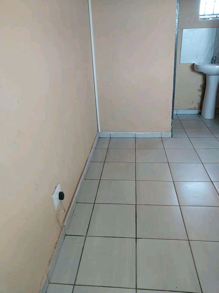 Bachelor room available for rental month end   in Clayville