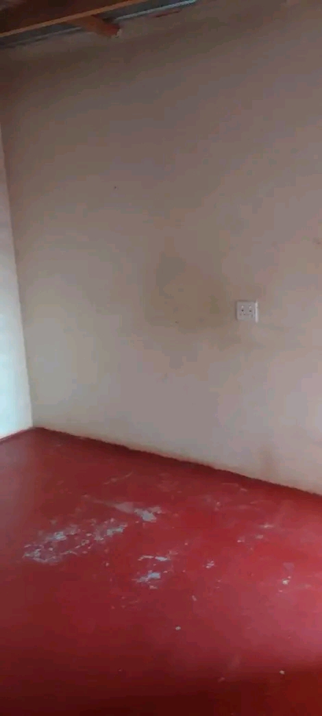 Room available to rent. at phase 2 near tanke  in Braamfischer