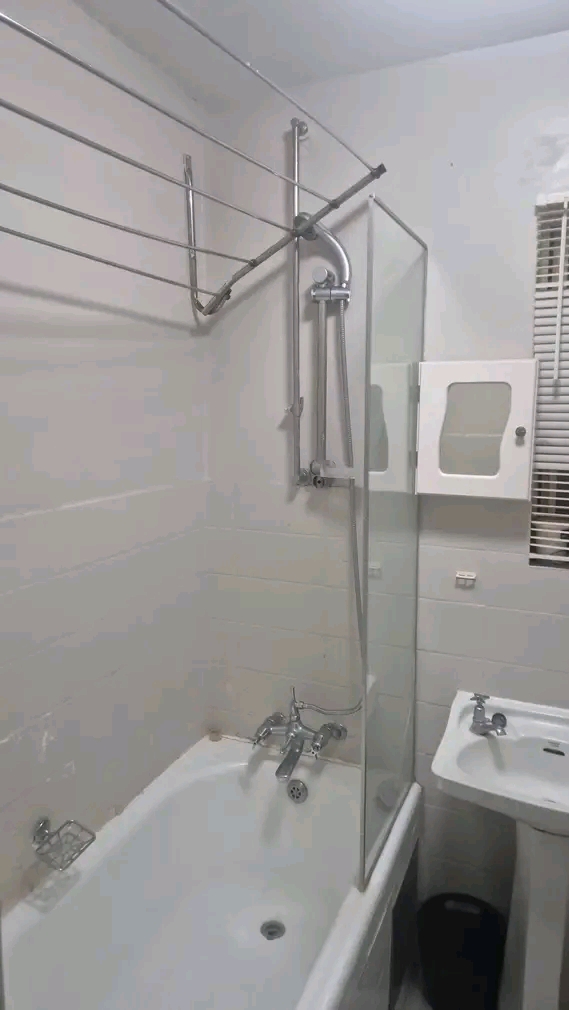 2x small room for r2000 and r2200 available i  in Sunnyside