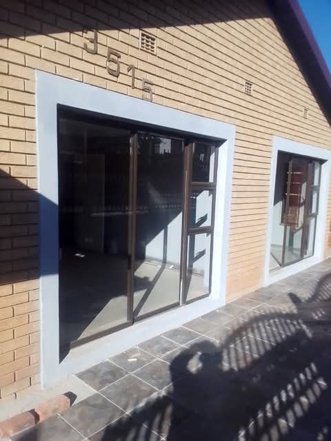 Bachelor to rent in c5, next to moretele park  in Mamelodi West