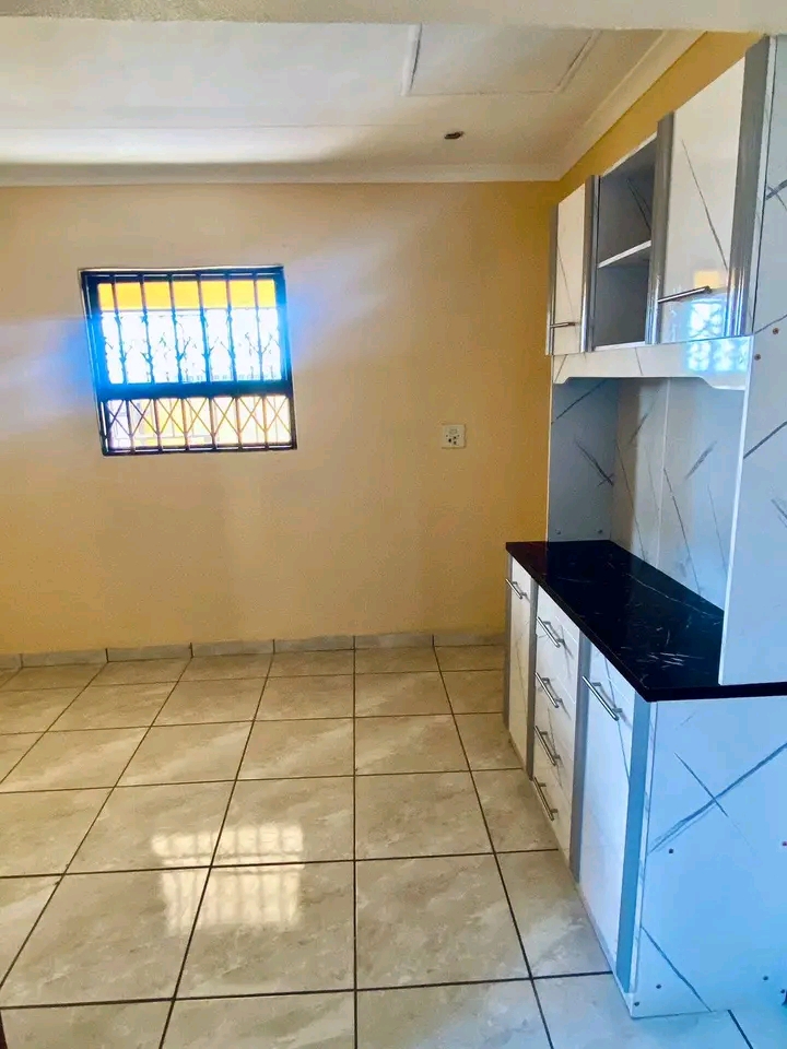 House to rent in eastfield
asked price : r50  in Vosloorus