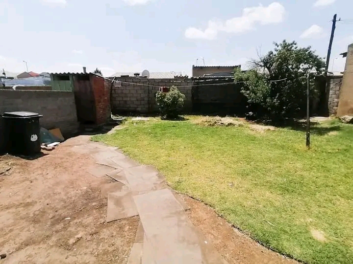 Home for rental 🏅🏅(zone 3) - soweto 
2  in Pimville