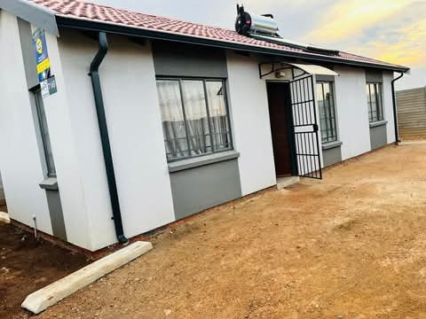 Newly built rental available 
r5000 + r5000   in Sky City